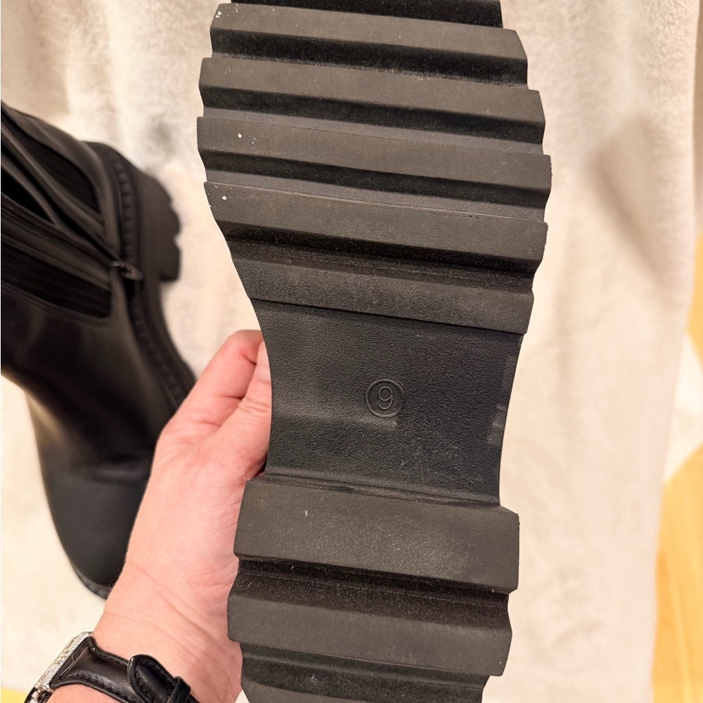 Chelsea Universal Thread Black Ankle Booties - Picture 6 of 7